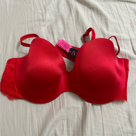 Red Bra - Picture 2 of 5